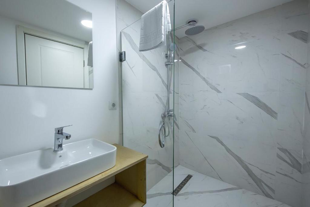 Opera Boutique Hotel Tbilisi ภายนอก รูปภาพ